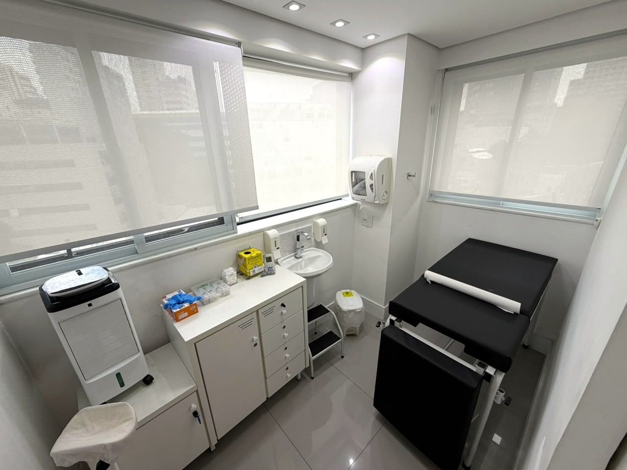 Sala de coleta com maca